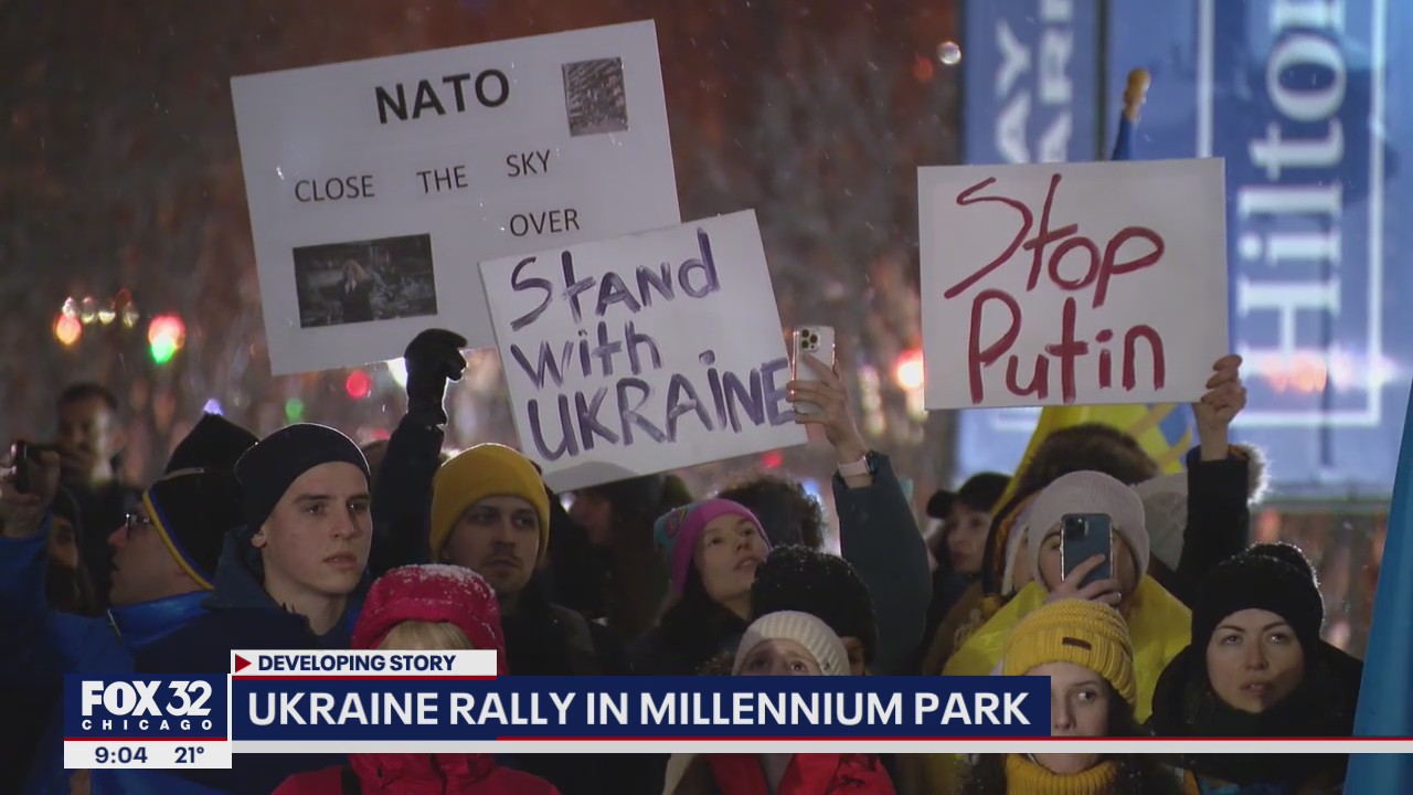 Chicagoans gather in Millennium Park in support of Ukraine