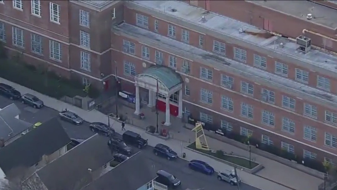 4 teens slashed inside SI school