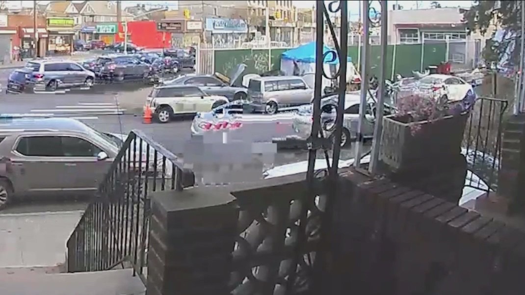 NYPD fatally shoots gunman: Doorbell camera video