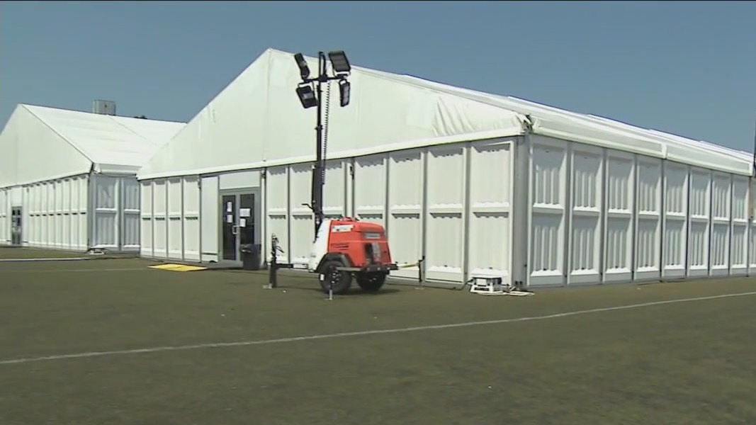 Randall's Island migrant shelter curfew begins