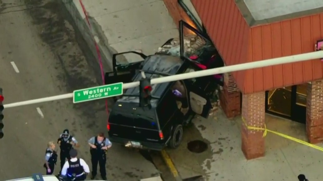 3 children in car uninjured after driver is fatally shot and crashes in Little Village