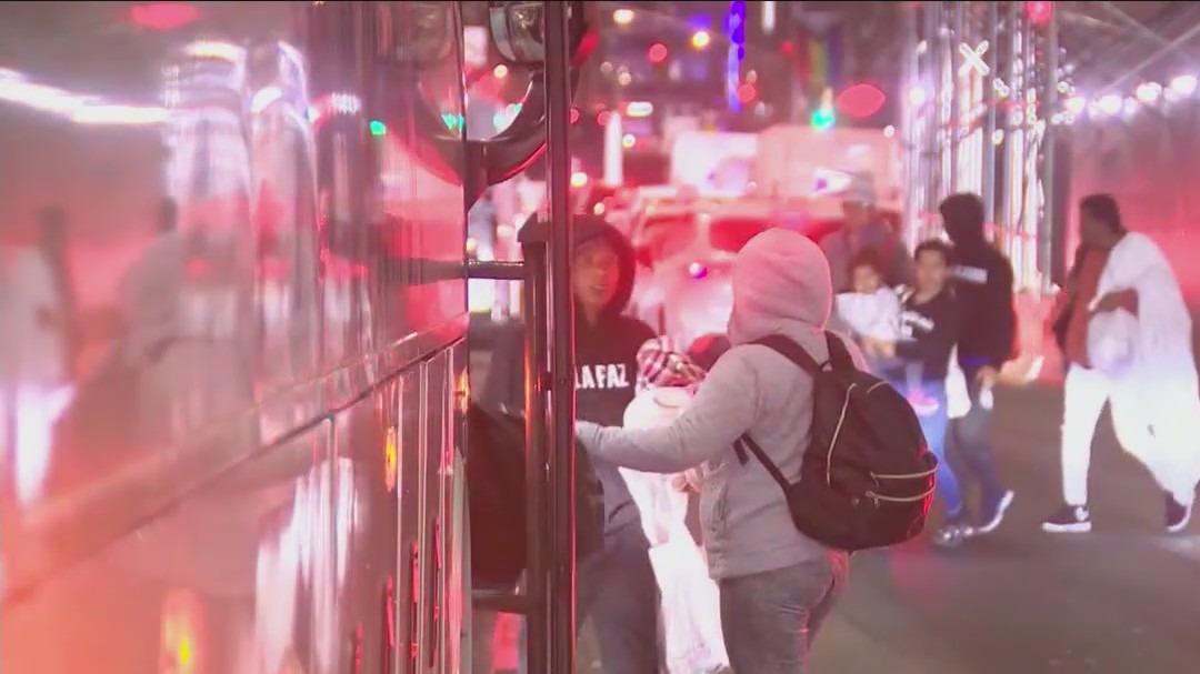 Texas bus company agrees to stop busing migrants to NYC