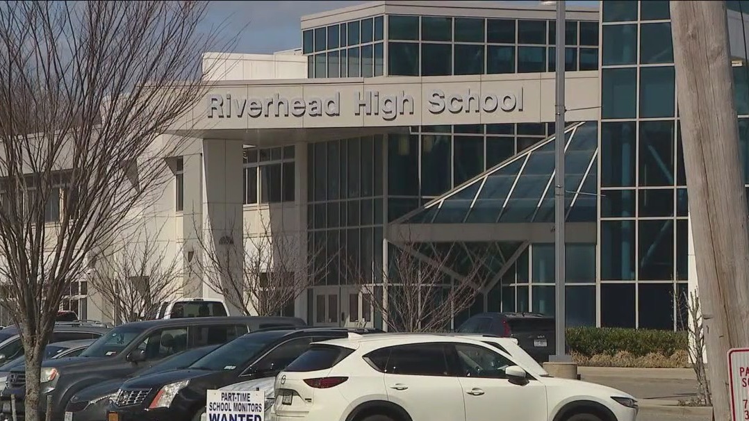 Riverhead schools announce more cuts