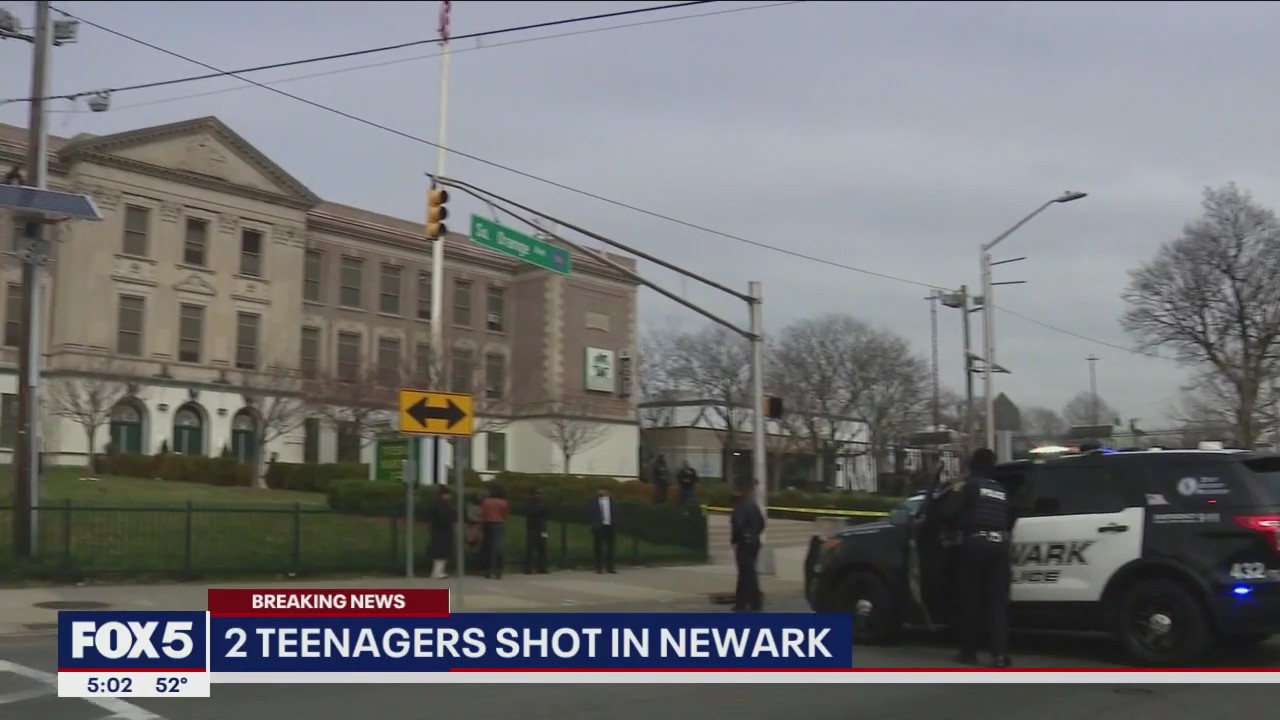 2 teenagers shot in Newark
