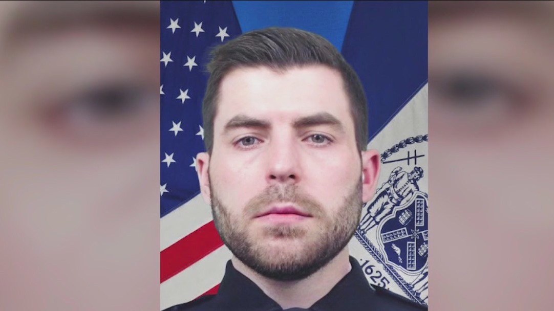 NYPD officer shot, killed in Queens