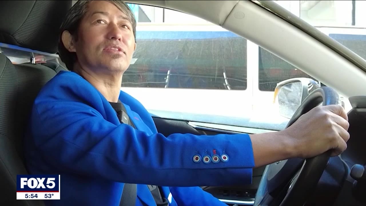 NYC cabbie writes books about passengers