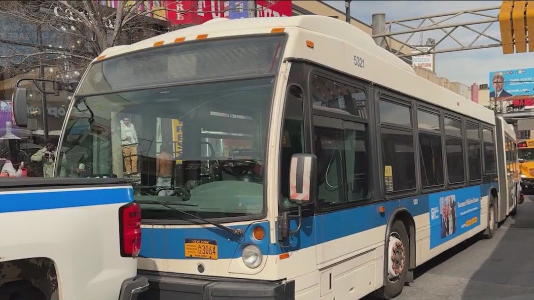 Man stabbed in head with screwdriver on MTA bus