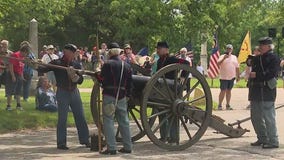 Memorial Day parade honors fallen veterans buried in Chicago cemetery from every single one of America's wars
