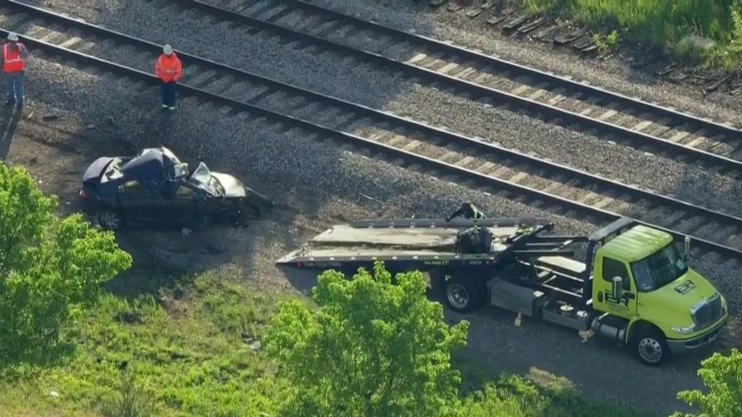 Driver dies after jumping curb, striking tree in Brainerd
