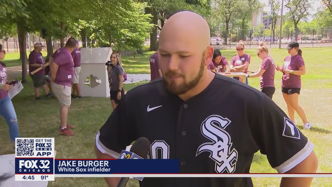 ChiSox players build playhouses at Armour Square Park, donate to local youth-serving agencies