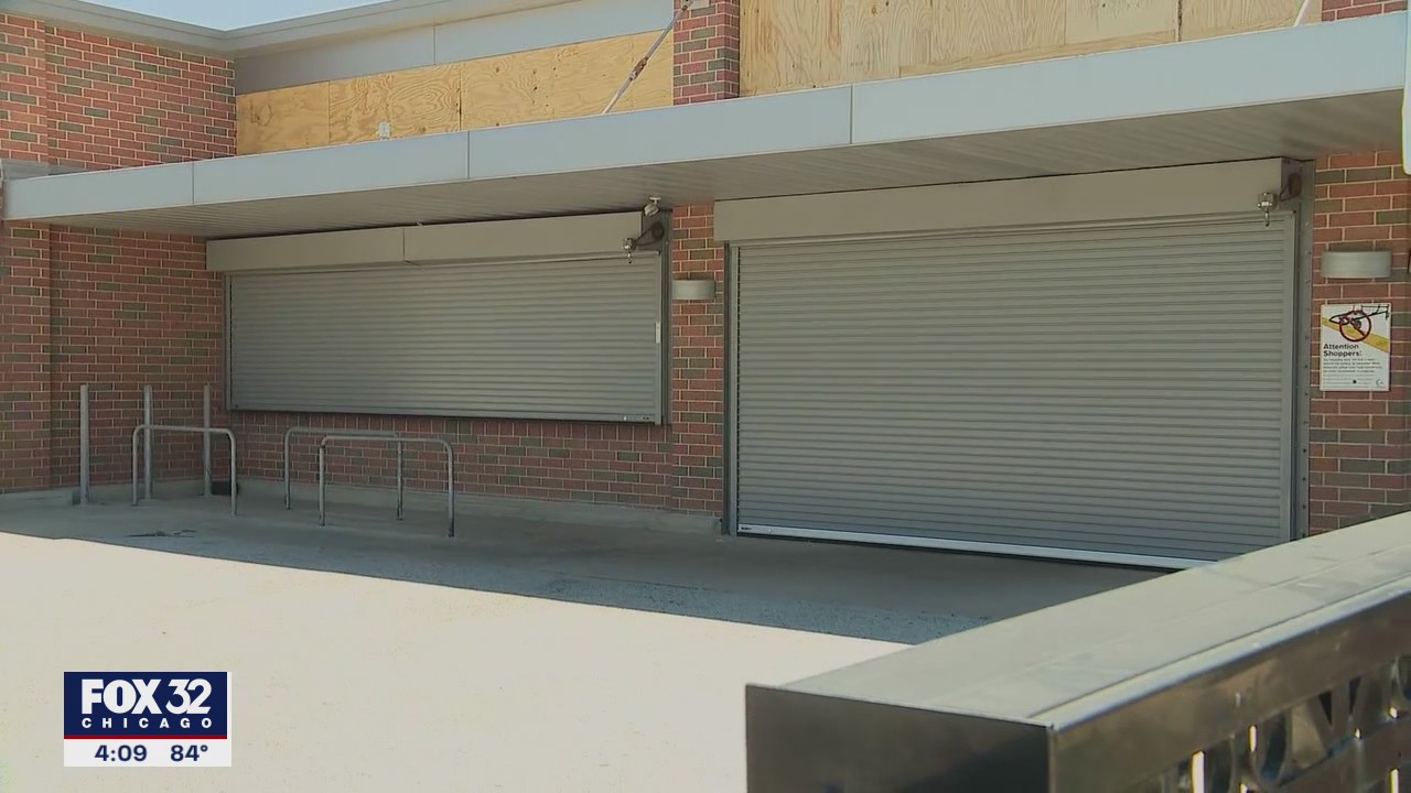 Chicago alderman demand action after another grocery store closes on South Side