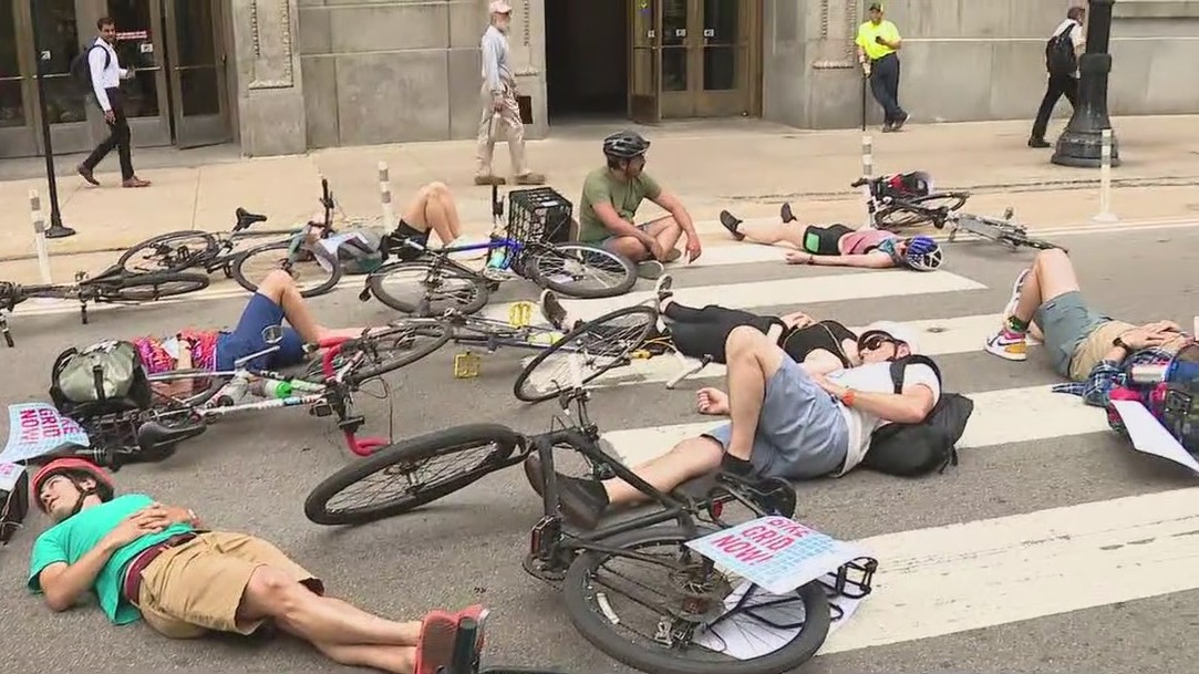 Cyclists call for more safety precautions on Chicago streets