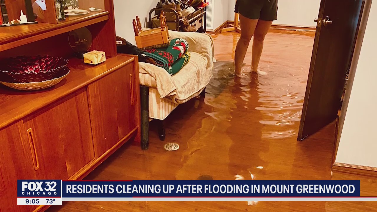 Residents clean up after flooding hits Mount Greenwood homes