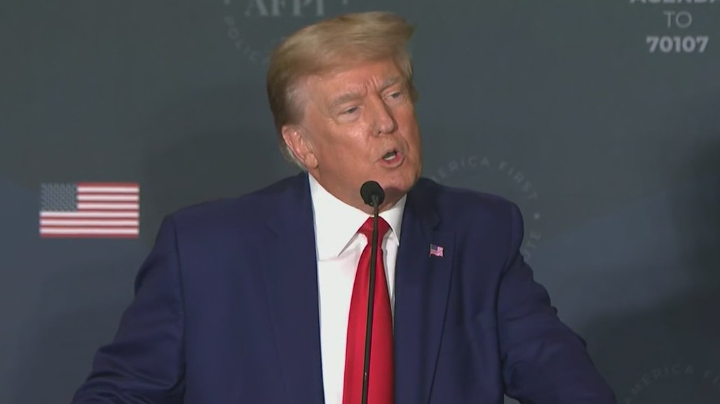 Chicago makes pitch to host DNC as Trump calls city a 'warzone'