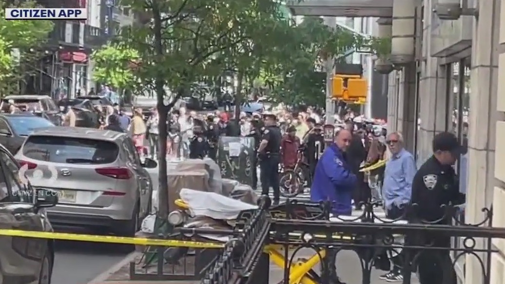 Man dead after police shooting in Chelsea store