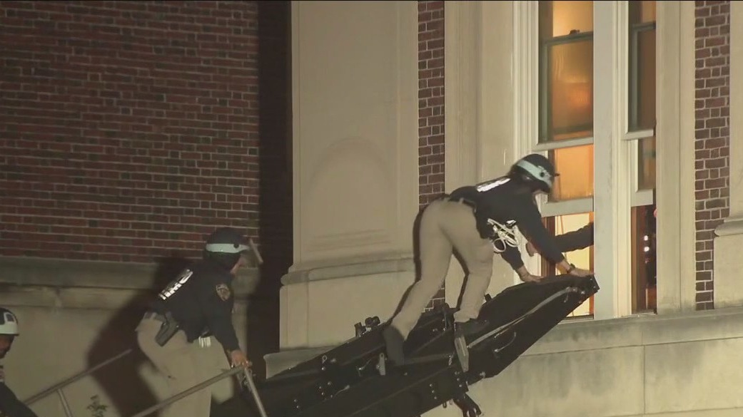 NYPD moves in, Columbia protesters arrested