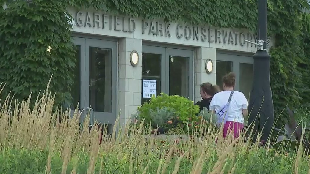 Girl, 13, critically injured when lightning strikes her in Chicago