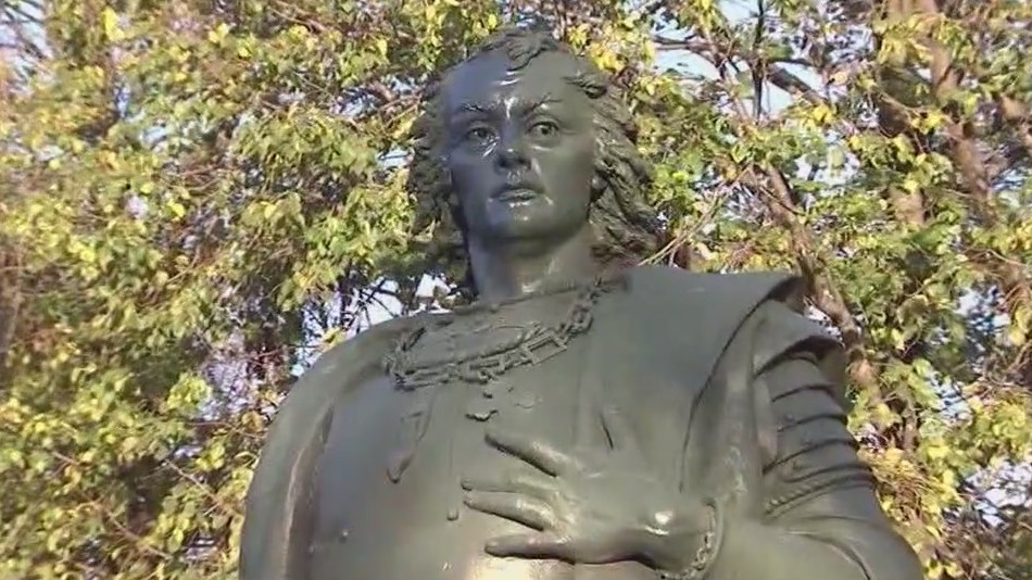 Lightfoot's monument commission recommends not returning Columbus statues to Grant Park and Little Italy