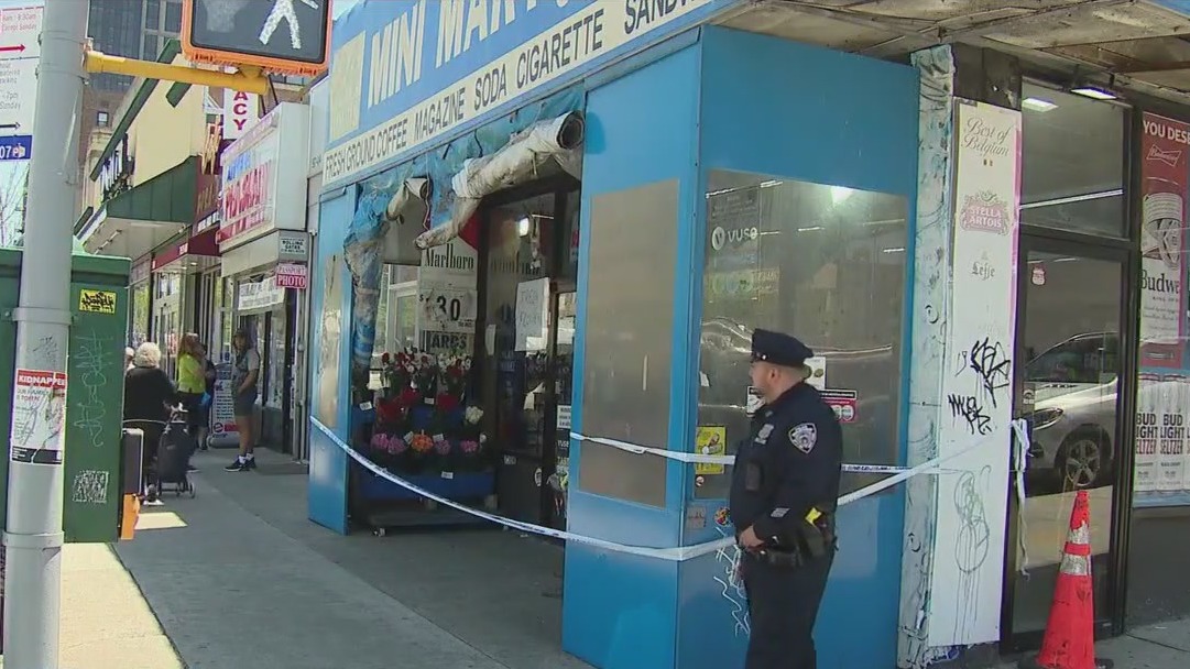 Man dies after stabbing inside Queens bodega