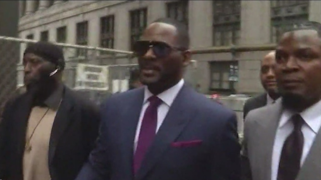 Testimony resumes as R. Kelly's federal trial in Chicago moves into the second week