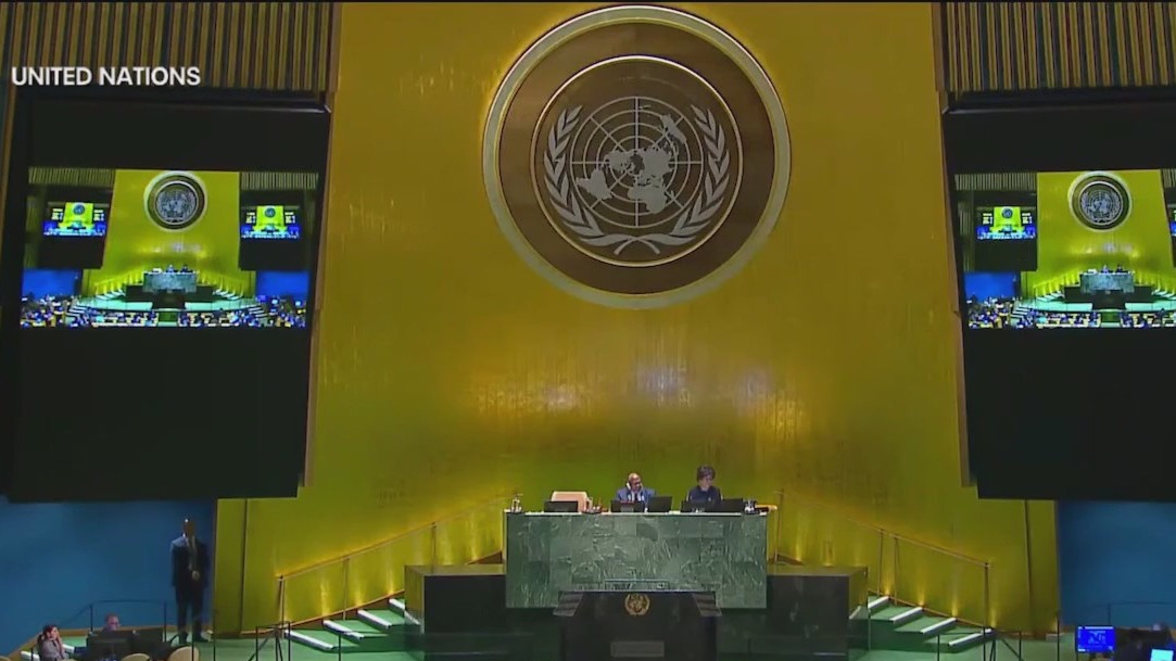 U.N. votes to give Palestine new rights