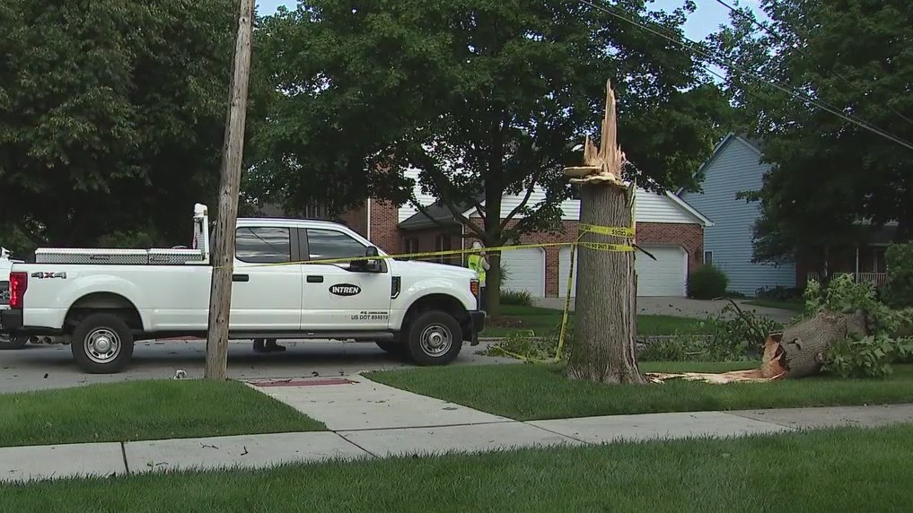 Damaging storms that swept the Midwest killed at least 4 people