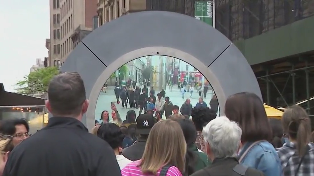'Portal' linking NYC and Dublin draws bad behavior