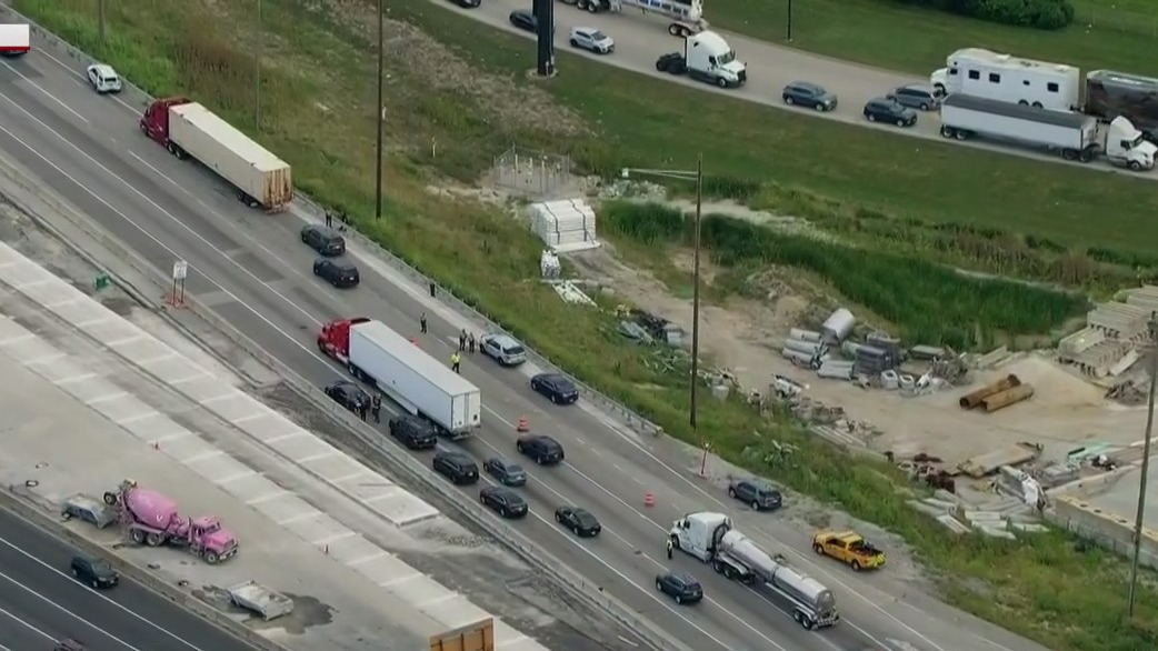 Crash on I-294 blocks traffic