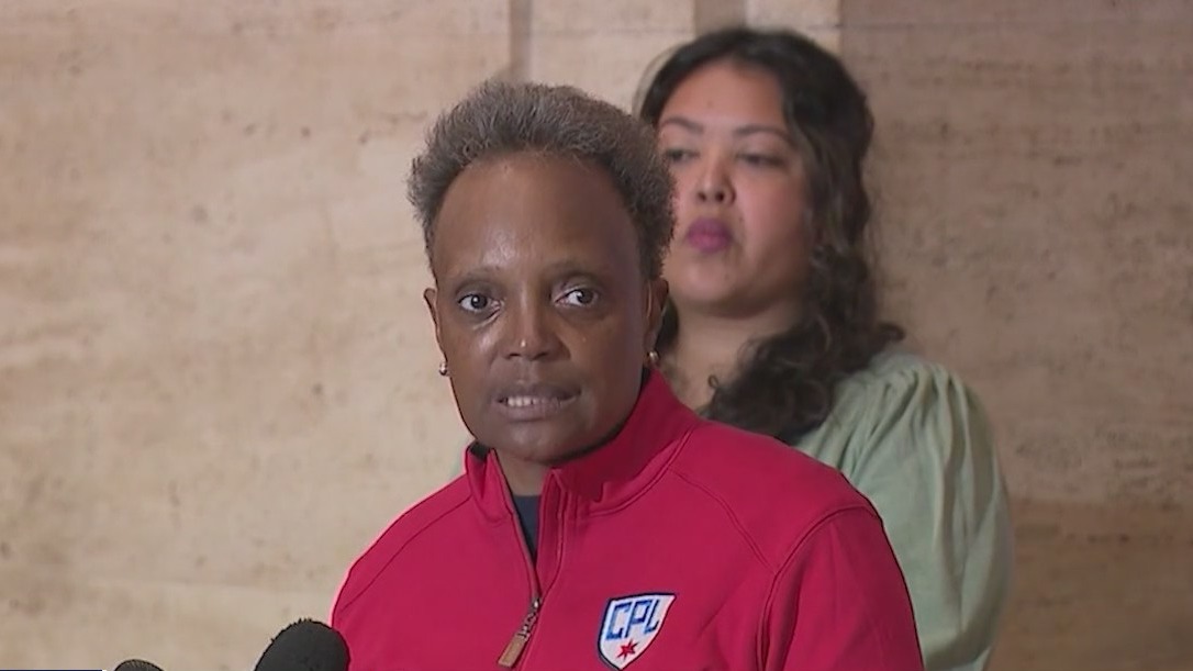 Lightfoot asks for donations to help migrants relocated to Chicago from Texas