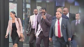 Closing arguments underway in R. Kelly's Chicago trial