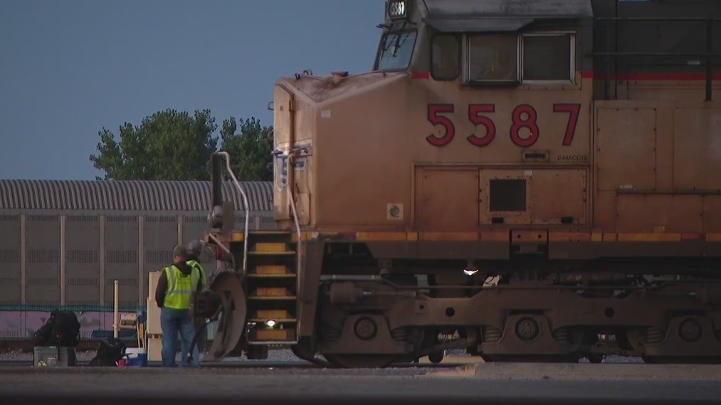 Metra warns of service interruptions if freight railway strike happens