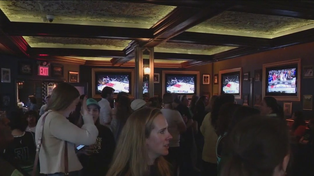 Fans take in NY Liberty season opener