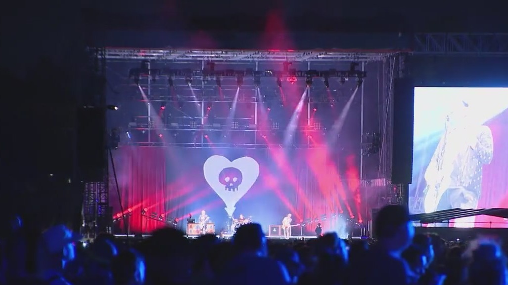 Riot Fest kicks off despite neighborhood controversy