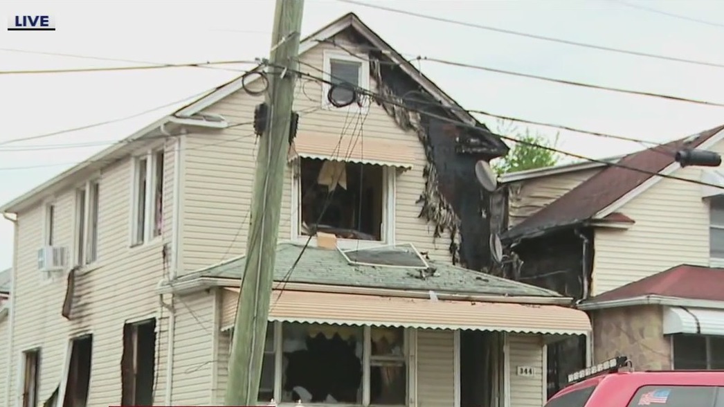 Firefighters injured battling Bronx house fire