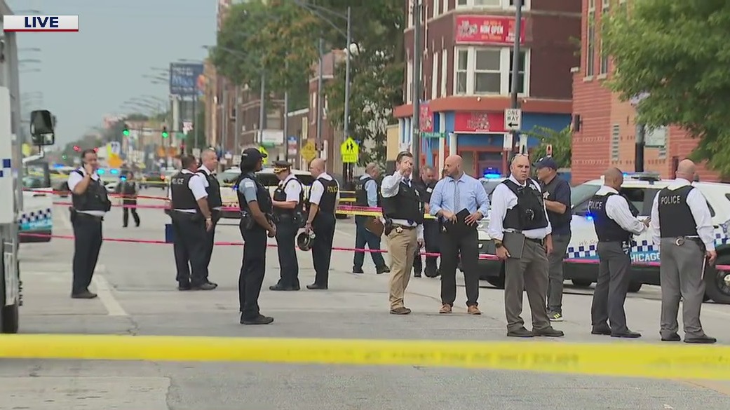 Off-duty Chicago police officer shot in face on Northwest Side