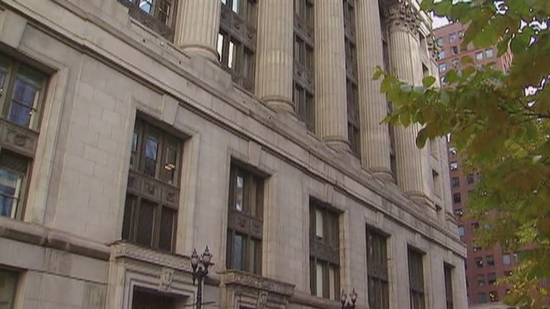 City employees in Chicago to receive 12 weeks of paid parental leave