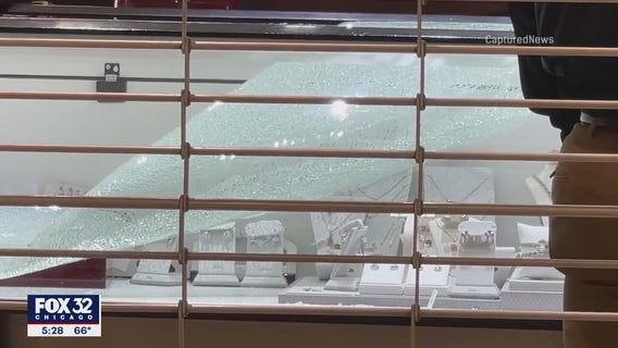 Smash-and-grab burglars armed with hammers steal jewelry at Hawthorn Mall in Vernon Hills