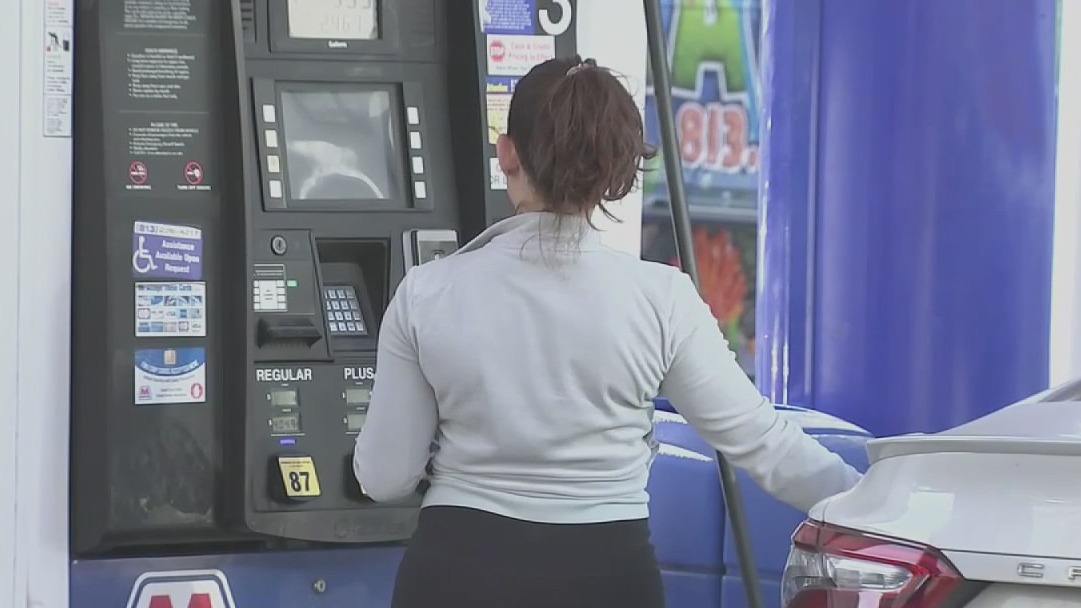 Gas prices creeping up in Chicago and across Illinois