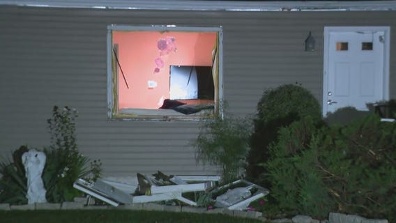 Barricade situation in Wood Dale ends in arrests