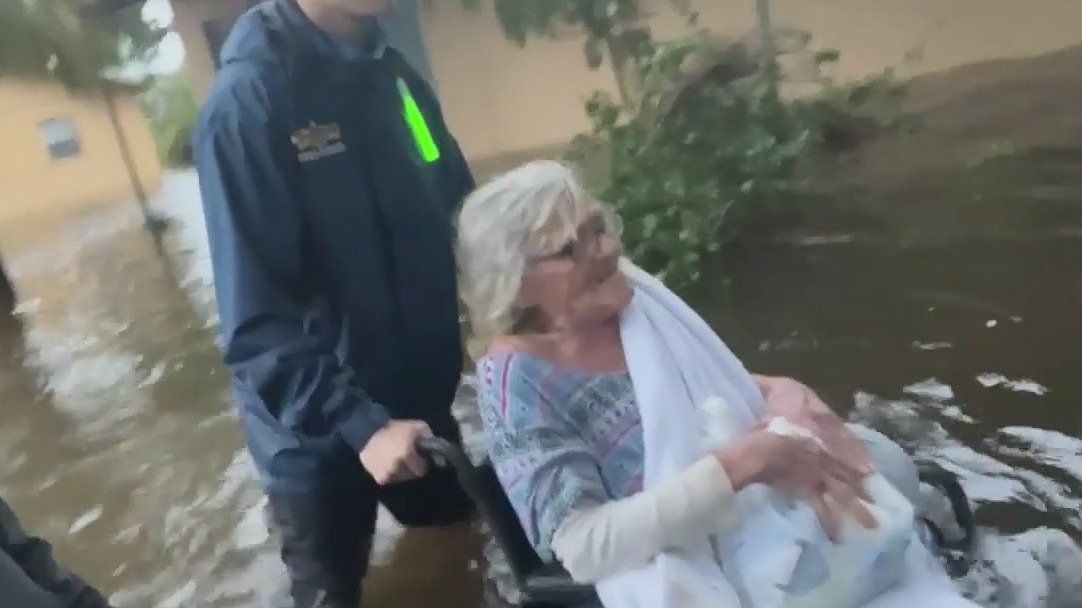 Former North Chicago police officer rescues disabled mother during Hurricane Ian