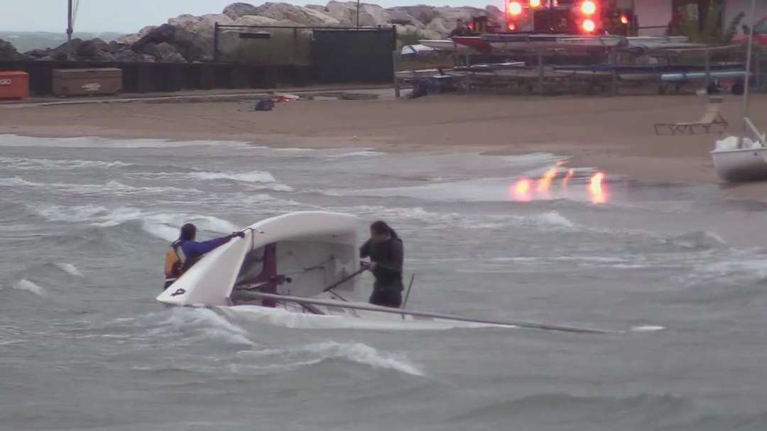8 rescued from Lake Michigan after several boats capsize in Evanston