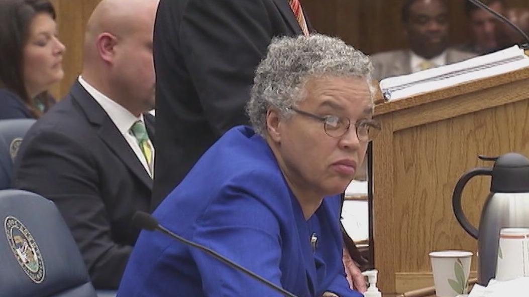 Preckwinkle calls for federal assistance to ease health care costs of asylum seekers