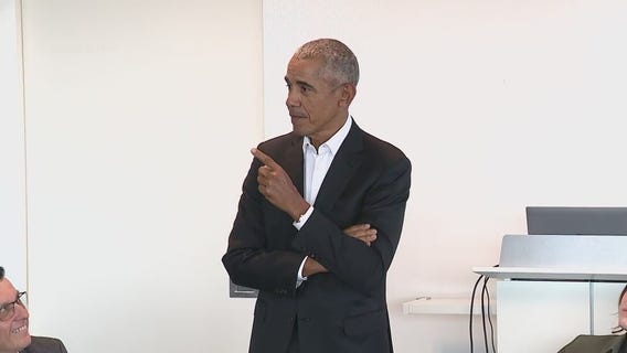 Obama surprises students in Hyde Park, talks technology
