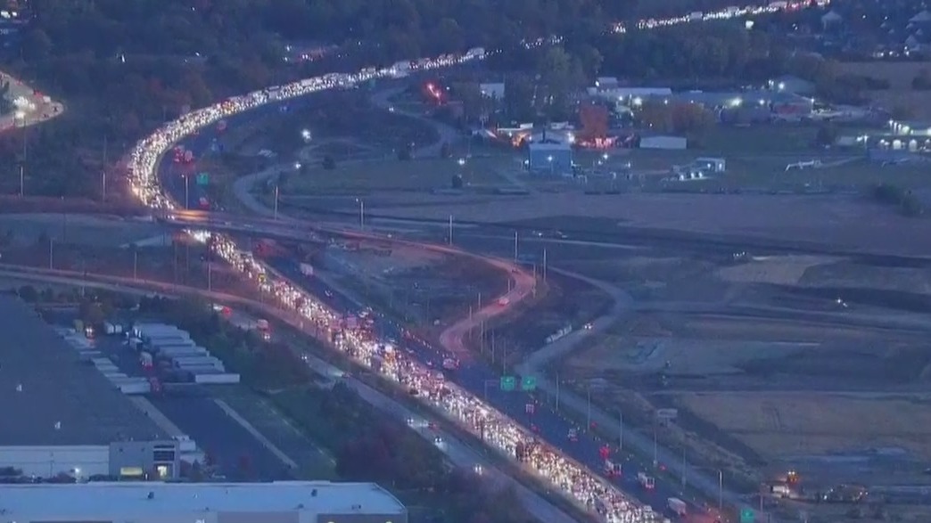 Semi trucks crash in southbound lanes of I-55