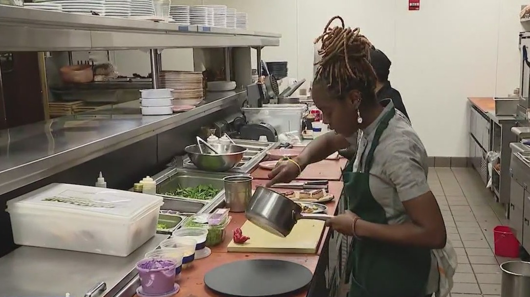 Chef Whitney McMorris breaking barriers in Chicago's restaurant industry