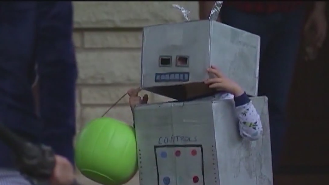 Chicago police promote safety ahead of Halloween weekend