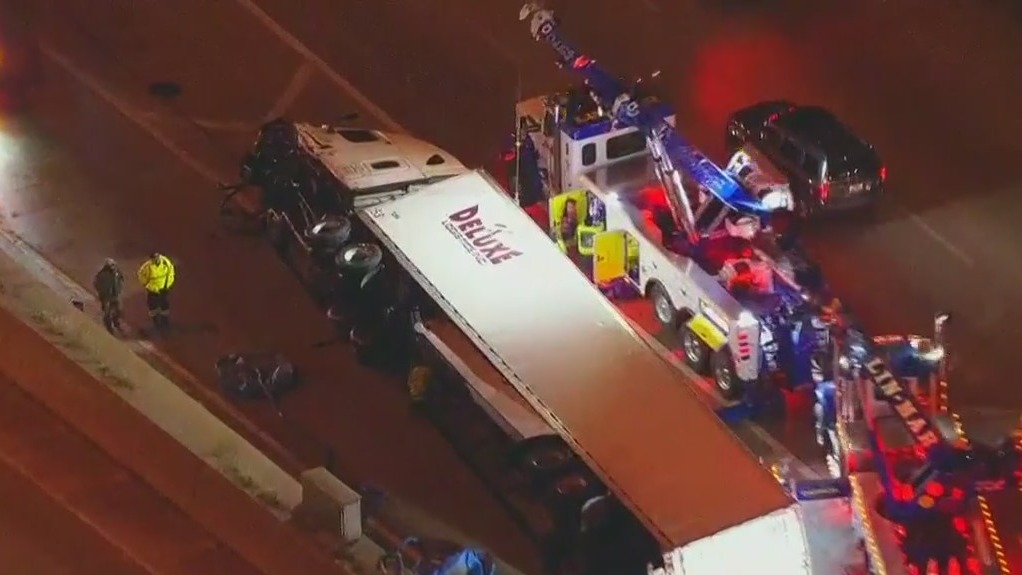 Semi rollover causes delays on Eisenhower Expressway