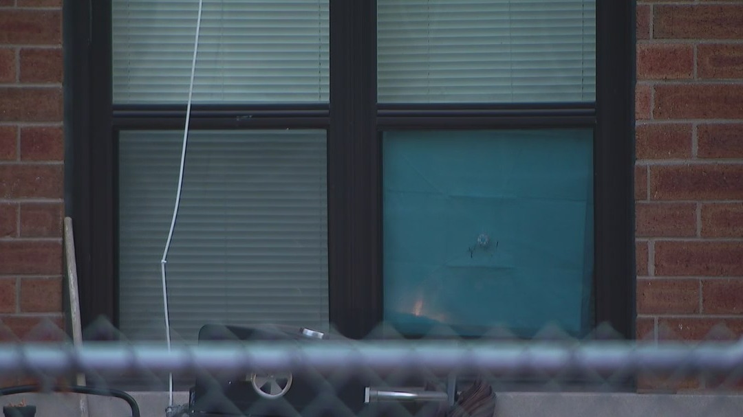 Stray bullet kills Chicago child washing up for dinner