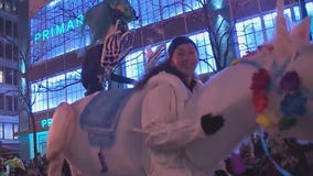 Thousands turn out for Chicago's Halloween 'Arts in the Dark' parade