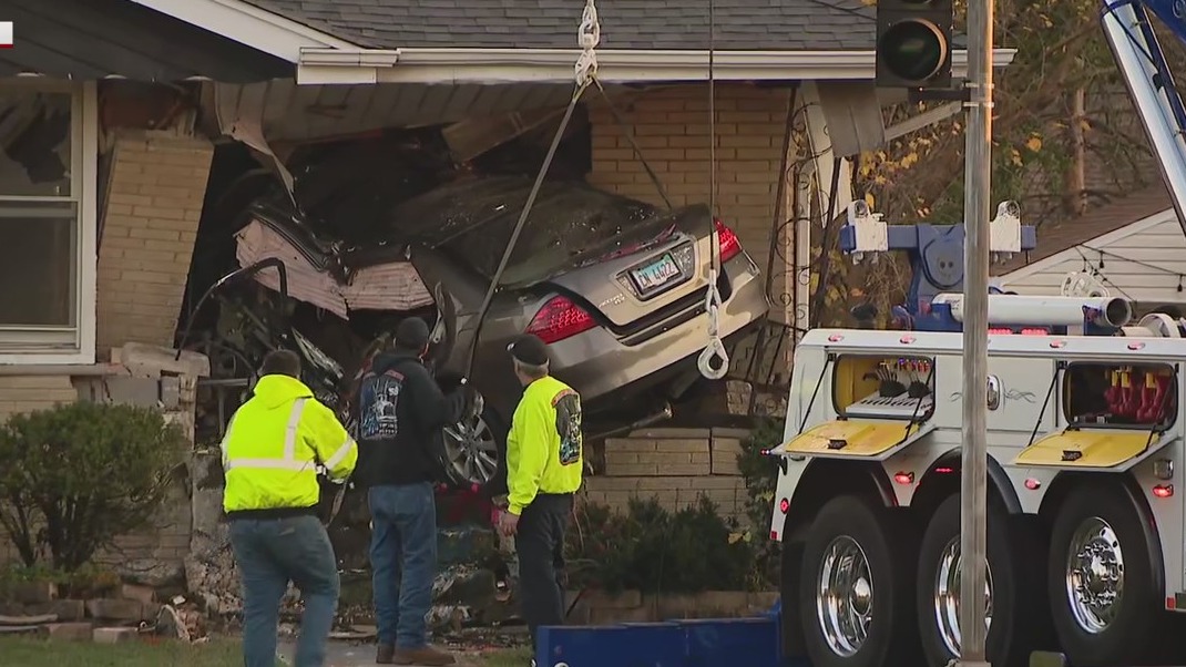 Park Ridge crash: 2 dead after car crashes at high rate of speed into home